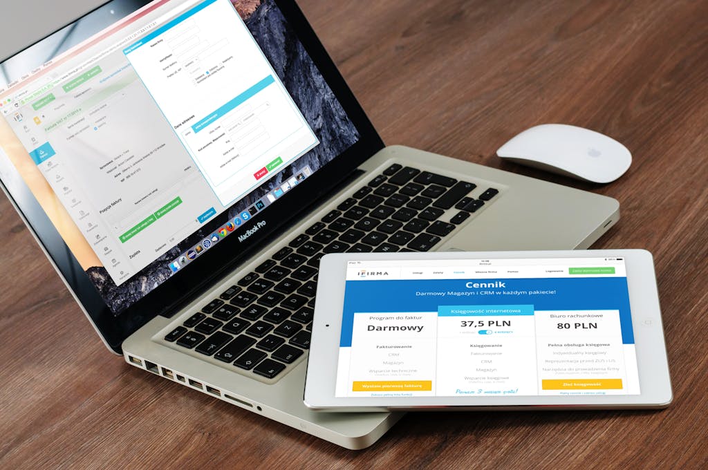 Innovispark team providing top-rated E-commerce SEO services for boosting online store rankings and organic traffic
